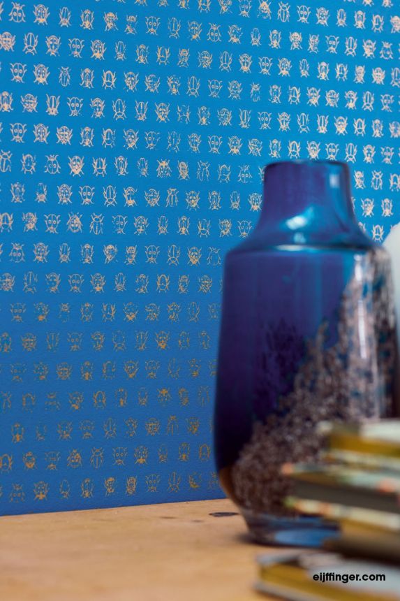 Blue wallpaper with golden beetles 375036, Pip Studio 4, Eijffinger